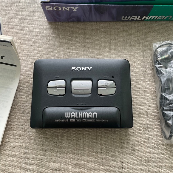 Sony WM-EX510 Walkman (Cassette Player) - Picture 3 of 10